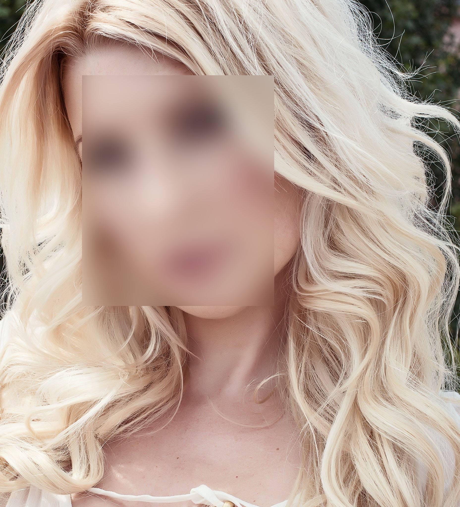 Nadržená čičinka Sarah